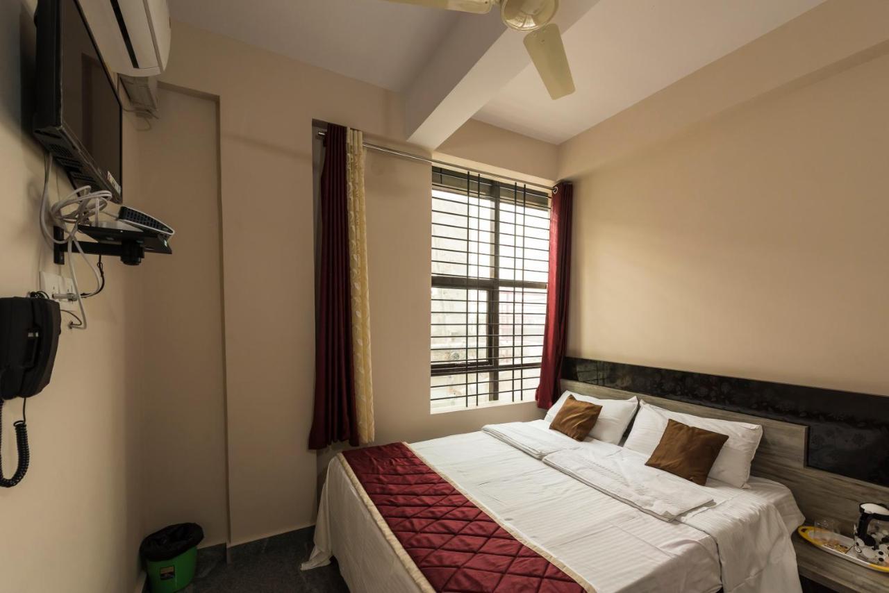 Oyo 9544 Hotel Crown Residency Mysore Exterior foto