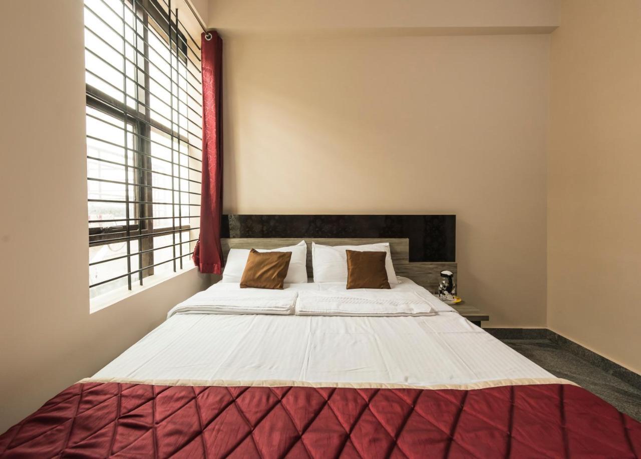 Oyo 9544 Hotel Crown Residency Mysore Exterior foto